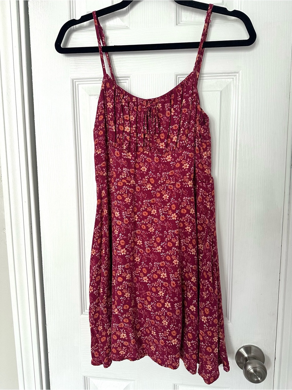 Selfie Leslie Mini Sundress Junior’s Medium 
Red Floral Summer Flirty Sun Dress
